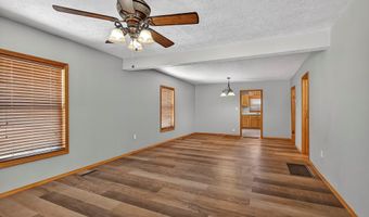 134 W College St, Aurora, MO 65605