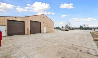 5276 Oakcrest Hill Rd SE, Riverside, IA 52327