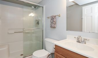 8 Hithergreen Ct, Algonquin, IL 60102