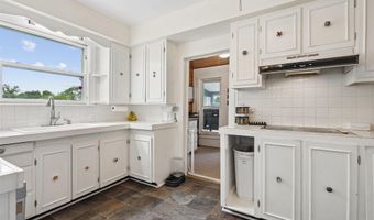 512 N D St, Albia, IA 52531