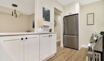 7980 AUDUBON Ave 203, Alexandria, VA 22306