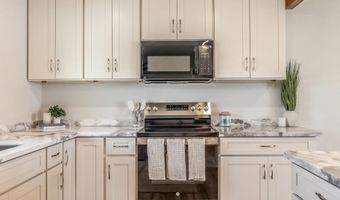 180 Hoomoku St, Kahului, HI 96732