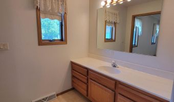 2710 Railroad Cir, Aberdeen, SD 57401
