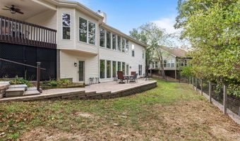 915 Timber Glen Ln, Ballwin, MO 63021