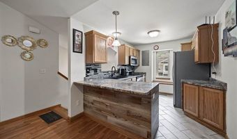 1050 Twilight Dr, North Liberty, IA 52317