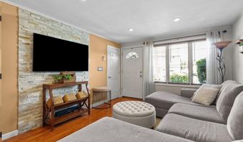 1958 Cranston St, Cranston, RI 02920
