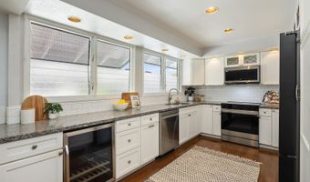 1361 Akalani Loop, Kailua, HI 96734