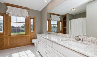 718 NE Brook Haven Dr, Ankeny, IA 50021
