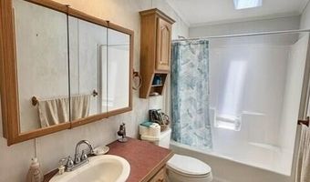 8 Windsor Dr, Alfred, ME 04002