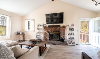 2 Greenview Rd, Brookfield, CT 06804