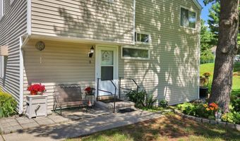11 Watch Hill Cir 11, Cromwell, CT 06416