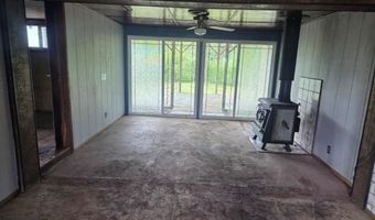 302 Crestview Dr, Acme, PA 15610