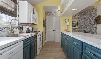 128 Lee St, Biloxi, MS 39530