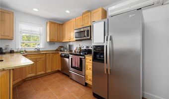 1 Red Cross Ave 9, Newport, RI 02840