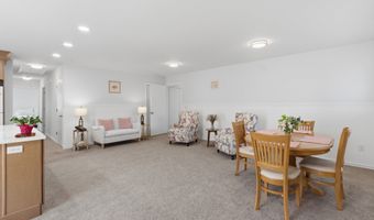 9 Evas Dr, Brookfield, CT 06804
