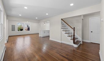 22 Guilette Pl, Amityville, NY 11701