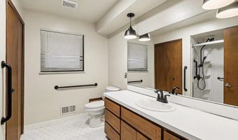 142 Channelsyde Dr, Algonac, MI 48001