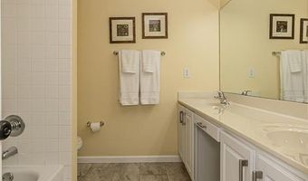 733 Castle Ridge Dr, Ballwin, MO 63021