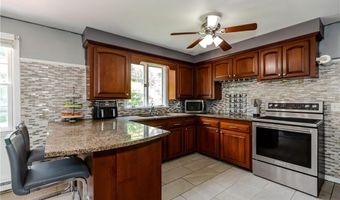 7 Oakcrest Dr, North Providence, RI 02904