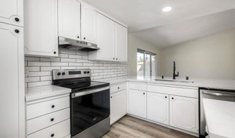 242 Eveningside Gln, Escondido, CA 92026