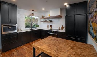 1949 NW Monterey Pines Dr UNIT 4, Bend, OR 97703