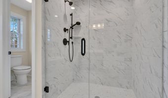 2 Potters Ct, Bayville, NJ 08721