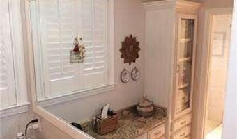 220 Lakeshore Dr, Alma, GA 31510