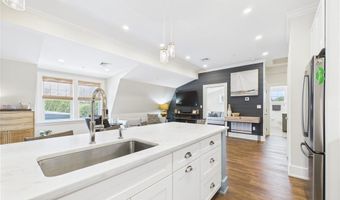20 E Bowery St 3B, Newport, RI 02840