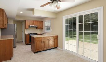 30 Oxford Ln, Aberdeen, NJ 07747