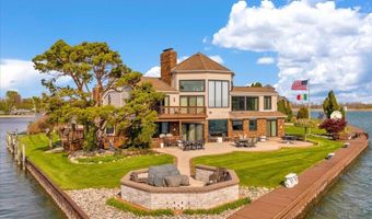 523 Lathrop Ave, Algonac, MI 48001
