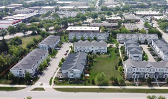 3227 N Heritage Ln, Arlington Heights, IL 60004