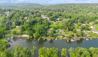8 Laurel Dr, Brookfield, CT 06804