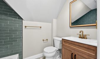 102 Center St, Algonquin, IL 60102