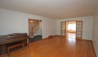 2405 E Miner St, Arlington Heights, IL 60004