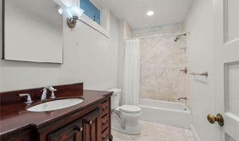 34 Bull St, Newport, RI 02840