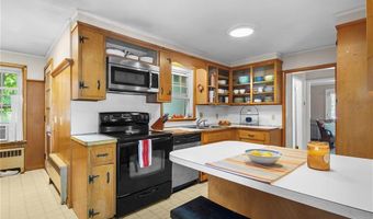 19 Harborview Ave, Bristol, RI 02809