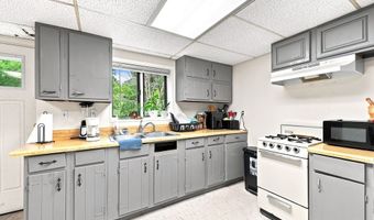 270 N Brookfield Rd, Barre, MA 01005