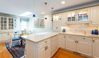 2 Turnberry Cir 113, Bedford, NH 03110