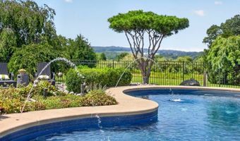 3 Surrey Way, Alexandria Twp., NJ 08867