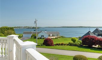 99 N Cliff Dr, Narragansett, RI 02882