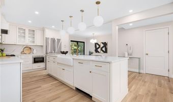 91 Carr Ln, Jamestown, RI 02835
