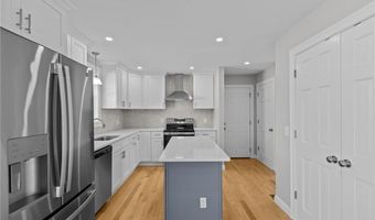 253 Central St, Lincoln, RI 02865