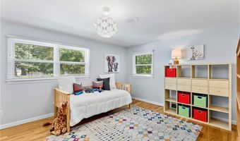 6 North Ln, Barrington, RI 02806
