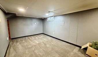 911 S 9th St, Aberdeen, SD 57401
