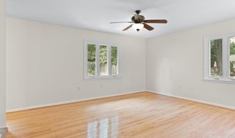 4100 DOWNING St, Annandale, VA 22003