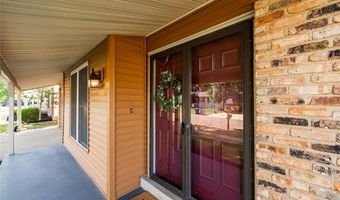 830 Westrun Dr, Ballwin, MO 63021