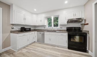 47 Beaver Ln, Bedford, NH 03110