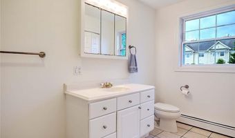 29 Lake Ave, Barrington, RI 02806