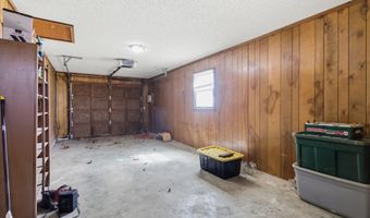 427 N Harrison Ave, Aurora, MO 65605