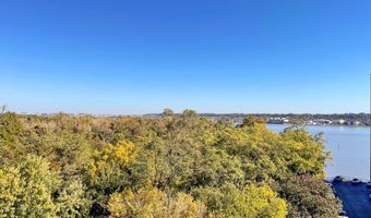 635 SLATERS Ln G-01, Alexandria, VA 22314